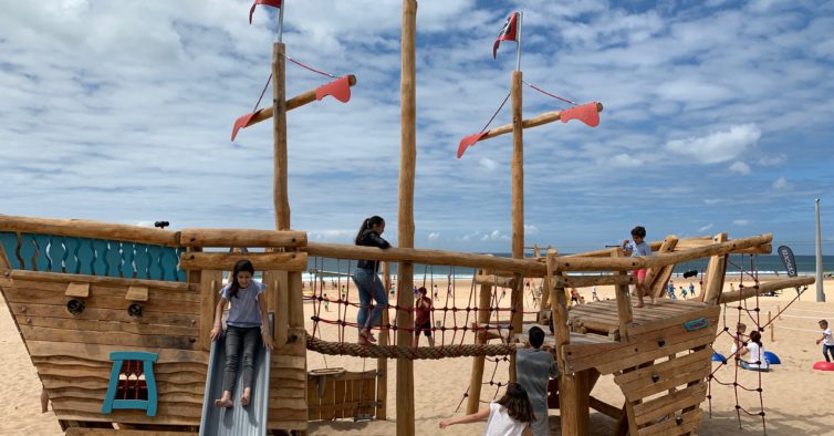 parque infantil praia de Carcavelos