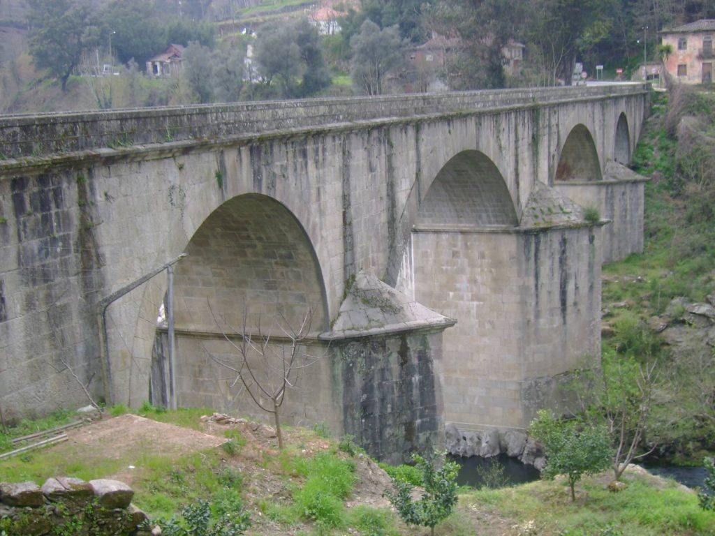 THE TÂMEGA RIVER AND ITS BRIDGE